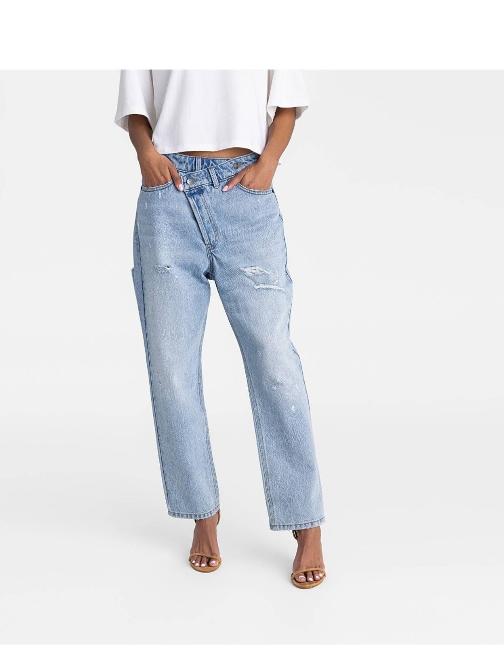 KBB by Kahlana Women's Mid-Rise Tapered Leg 'The Dylan Jean Size 8 - Light Wash